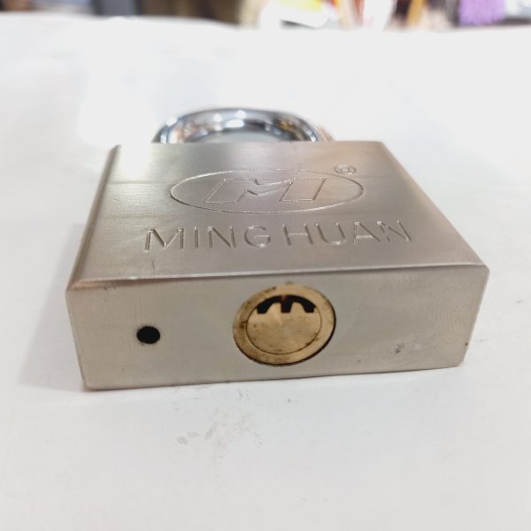 قفل آویز فولادی سایز 70 برند M جنس عالی با 4 کلید هلالی - Image 4