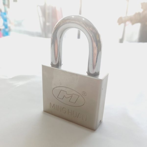 قفل آویز فولادی سایز 70 برند M جنس عالی با 4 کلید هلالی - Image 5